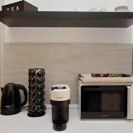 Michele Lux 6 People Spotless And Connected To Airport And Vatican *