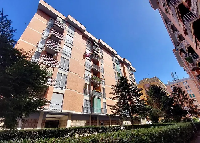Michele Lux Lodge - 6 People - Spotless - 3 Stops From Vatican, 4 Stops From Colosseum * Rome